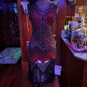 FOR NEW YEARS EVE 1920' short sleeved red/black beaded flapper dress w/ free fan